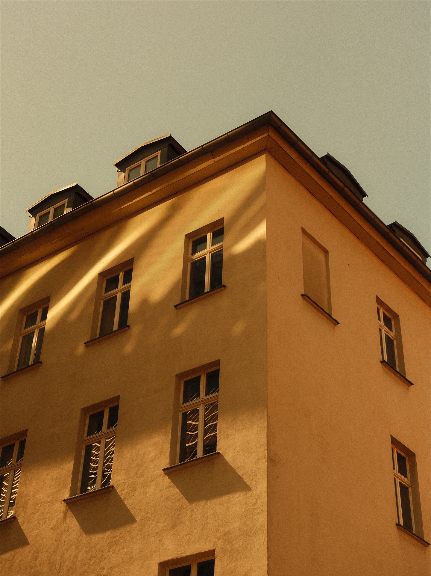 Cream building corner with long shadows